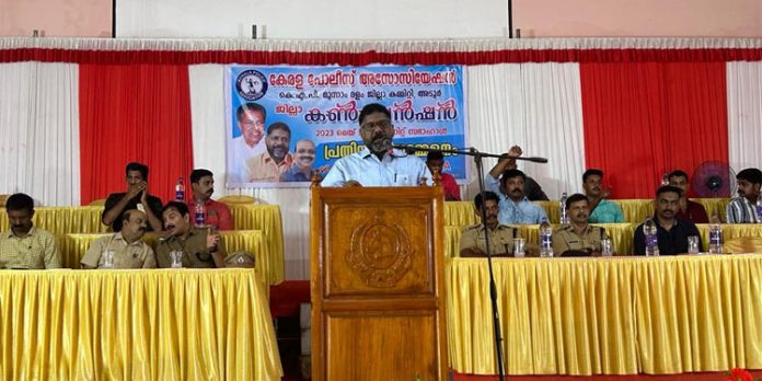 ക്രമസമാധാന പാലകർ കൃത്യനിർവഹണത്തിൽ വിട്ടുവീഴ്ച അരുത് : ഡെപ്യൂട്ടി സ്പീക്കർ ക്രമസമാധാന പാലകർ കൃത്യനിർവഹണത്തിൽ വിട്ടുവീഴ്ച അരുത് : ഡെപ്യൂട്ടി സ്പീക്കർ