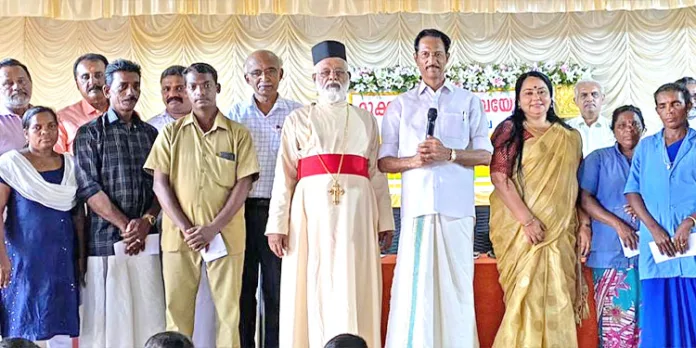 തൊഴിലാളികളെ ആദരിച്ചു തൊഴിലാളികളെ ആദരിച്ചു