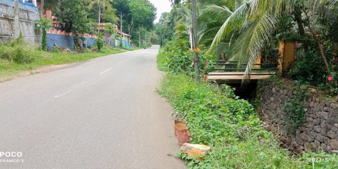 ചെറുകോൽ പുഴ – പുവനക്കടവ് റോഡിൽ അപകടങ്ങൾ പതിവാകുന്നു ; നഷ്ടമായത് നിരവധി ജീവനുകൾ ചെറുകോൽ പുഴ – പുവനക്കടവ് റോഡിൽ അപകടങ്ങൾ പതിവാകുന്നു ; നഷ്ടമായത് നിരവധി ജീവനുകൾ