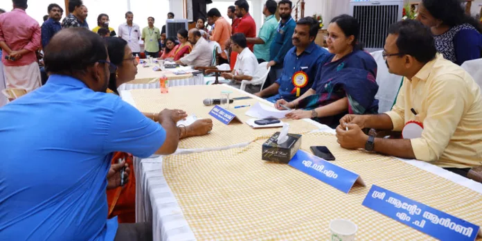 നാരായണപുരം ചന്തയിലെ ടേക്ക് എ ബ്രേക്ക് സംവിധാനം പ്രവര്ത്തനക്ഷമമാക്കണം ; ആരോഗ്യമന്ത്രിയുടെ കര്ശന നിര്ദ്ദേശം നാരായണപുരം ചന്തയിലെ ടേക്ക് എ ബ്രേക്ക് സംവിധാനം പ്രവര്ത്തനക്ഷമമാക്കണം ; ആരോഗ്യമന്ത്രിയുടെ കര്ശന നിര്ദ്ദേശം