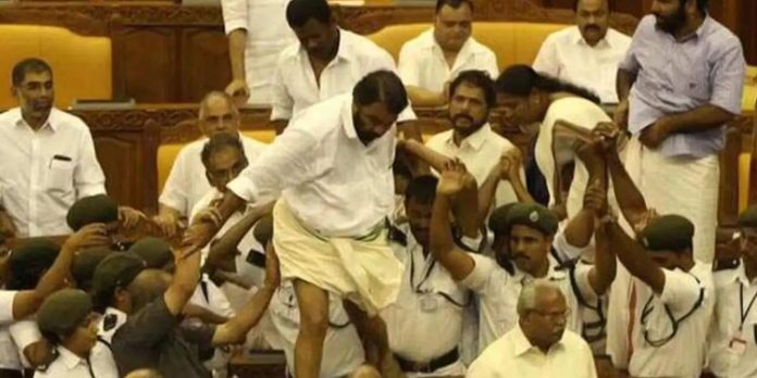 നിയമസഭാ കൈയ്യാങ്കളി കേസിൽ തുടരന്വേഷണം ആവശ്യപ്പെട്ടുള്ള ഹർജിക്കെതിരെ തടസ്സ ഹർജി നൽകി കെപിസിസി നിയമസഭാ കൈയ്യാങ്കളി കേസിൽ തുടരന്വേഷണം ആവശ്യപ്പെട്ടുള്ള ഹർജിക്കെതിരെ തടസ്സ ഹർജി നൽകി കെപിസിസി