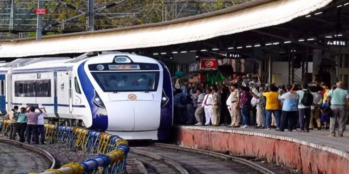 വന്ദേ ഭാരതിൽ നിന്നുള്ള വരുമാനത്തിൽ റെക്കോർഡ് നേട്ടം ; ടിക്കറ്റ് ഇനത്തിൽ ദിവസങ്ങൾ കൊണ്ട് സമാഹരിച്ചത് കോടികൾ വന്ദേ ഭാരതിൽ നിന്നുള്ള വരുമാനത്തിൽ റെക്കോർഡ് നേട്ടം ; ടിക്കറ്റ് ഇനത്തിൽ ദിവസങ്ങൾ കൊണ്ട് സമാഹരിച്ചത് കോടികൾ
