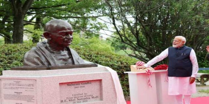 ഹിരോഷിമയിൽ ഗാന്ധി പ്രതിമ അനാച്ഛാദനം ചെയ്തു ഹിരോഷിമയിൽ ഗാന്ധി പ്രതിമ അനാച്ഛാദനം ചെയ്തു