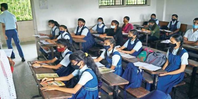 സ്കൂളുകള് നാളെ തുറക്കും ; വിദ്യാലയങ്ങളില് 12 ശനിയാഴ്ചകള് കൂടി പ്രവൃത്തിദിനം സ്കൂളുകള് നാളെ തുറക്കും ; വിദ്യാലയങ്ങളില് 12 ശനിയാഴ്ചകള് കൂടി പ്രവൃത്തിദിനം