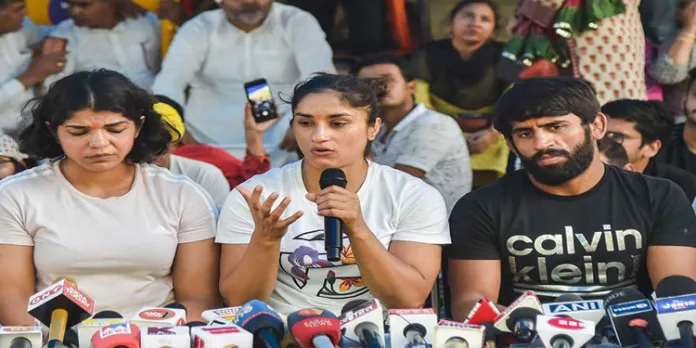 ഗുസ്തി താരങ്ങൾക്ക് ഐക്യദാർഢ്യം പ്രഖ്യാപിച്ച് കർഷകർ ഡൽഹിയിലേക്ക് ഗുസ്തി താരങ്ങൾക്ക് ഐക്യദാർഢ്യം പ്രഖ്യാപിച്ച് കർഷകർ ഡൽഹിയിലേക്ക്