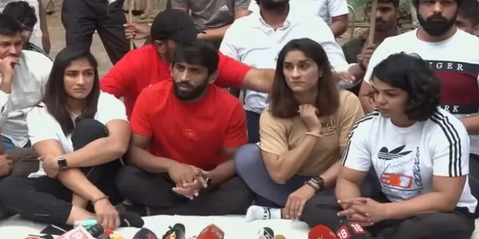 ബ്രിജ് ഭൂഷണെ അറസ്റ്റ് ചെയ്തില്ലെങ്കിൽ ഡൽഹി വളയും ; മുന്നറിയിപ്പുമായി ഗുസ്തിതാരങ്ങൾ ബ്രിജ് ഭൂഷണെ അറസ്റ്റ് ചെയ്തില്ലെങ്കിൽ ഡൽഹി വളയും ; മുന്നറിയിപ്പുമായി ഗുസ്തിതാരങ്ങൾ