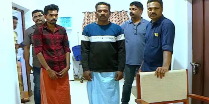 മെഡിക്കല് സ്റ്റോര് ഉടമക്ക് നേരെ ആസിഡ് ആക്രമണം ; 2 പേര് പിടിയില് മെഡിക്കല് സ്റ്റോര് ഉടമക്ക് നേരെ ആസിഡ് ആക്രമണം ; 2 പേര് പിടിയില്