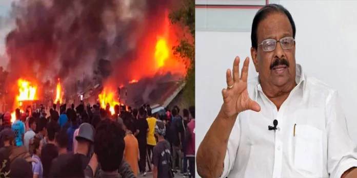 മണിപ്പൂർ അക്രമം ; കേരളത്തിൽ പന്തം കൊളുത്തി പ്രതിഷേധവുമായി കോൺഗ്രസ് മണിപ്പൂർ അക്രമം ; കേരളത്തിൽ പന്തം കൊളുത്തി പ്രതിഷേധവുമായി കോൺഗ്രസ്