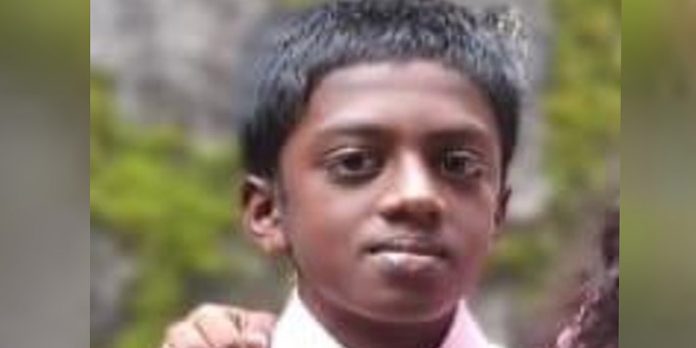 കൂട്ടുകാരോടൊപ്പം കരമനയാറ്റിൽ കുളിക്കാൻ ഇറങ്ങിയ ഏഴാം ക്ലാസ് വിദ്യാർത്ഥി മുങ്ങി മരിച്ചു കൂട്ടുകാരോടൊപ്പം കരമനയാറ്റിൽ കുളിക്കാൻ ഇറങ്ങിയ ഏഴാം ക്ലാസ് വിദ്യാർത്ഥി മുങ്ങി മരിച്ചു