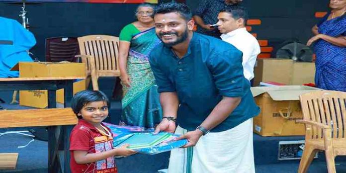 തിരുവല്ല മുനിസിപ്പാലിറ്റി 9-ാം വാർഡിൽ പുതിയ അധ്യായന വർഷം തുടങ്ങുന്ന കുട്ടികൾക്ക് പ്രോത്സാഹനവുമായി കൗൺസിലർ രാഹുൽ ബിജു തിരുവല്ല മുനിസിപ്പാലിറ്റി 9-ാം വാർഡിൽ പുതിയ അധ്യായന വർഷം തുടങ്ങുന്ന കുട്ടികൾക്ക് പ്രോത്സാഹനവുമായി കൗൺസിലർ രാഹുൽ ബിജു