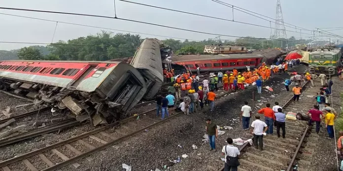 ഒഡീഷ തീവണ്ടിദുരന്തം ; എഞ്ചിനിയറെയും കുടുംബത്തെയും കാണാനില്ല , വീട് സീൽ ചെയ്ത് സിബിഐ ഉദ്യോഗസ്ഥർ ഒഡീഷ തീവണ്ടിദുരന്തം ; എഞ്ചിനിയറെയും കുടുംബത്തെയും കാണാനില്ല , വീട് സീൽ ചെയ്ത് സിബിഐ ഉദ്യോഗസ്ഥർ