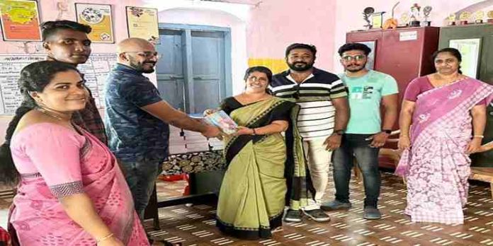 നമ്മള് യുവജന കൂട്ടായ്മ കുട്ടികള്ക്ക് പഠനോപകരണങ്ങള് നല്കി നമ്മള് യുവജന കൂട്ടായ്മ കുട്ടികള്ക്ക് പഠനോപകരണങ്ങള് നല്കി