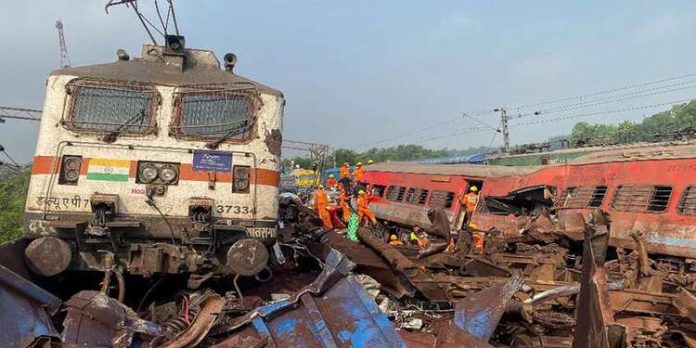 ‘ മകളുടെ നിർബന്ധത്തിന് വഴങ്ങി അവസാന നിമിഷം കോച്ച് മാറി ‘ ; ട്രെയിന് അപകടത്തിൽ നിന്ന് എട്ടുവയസുകാരിയും പിതാവും രക്ഷപ്പെട്ടത് ദുരന്തത്തിന് മിനിറ്റുകൾ ബാക്കി നിൽക്കെ ‘ മകളുടെ നിർബന്ധത്തിന് വഴങ്ങി അവസാന നിമിഷം കോച്ച് മാറി ‘ ; ട്രെയിന് അപകടത്തിൽ നിന്ന് എട്ടുവയസുകാരിയും പിതാവും രക്ഷപ്പെട്ടത് ദുരന്തത്തിന് മിനിറ്റുകൾ ബാക്കി നിൽക്കെ