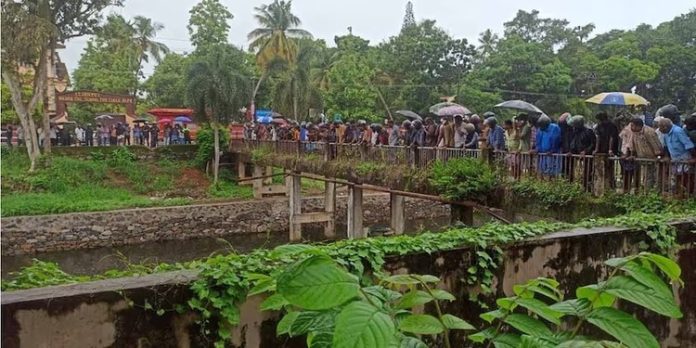 ആലപ്പുഴ ശവക്കോട്ടപ്പാലത്തിനു കിഴക്കുവശം വാടത്തോട്ടിൽ മൃതദേഹം കണ്ടെത്തി ആലപ്പുഴ ശവക്കോട്ടപ്പാലത്തിനു കിഴക്കുവശം വാടത്തോട്ടിൽ മൃതദേഹം കണ്ടെത്തി