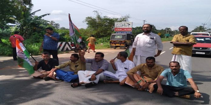 പെരിങ്ങരയില് കക്കൂസ് മാലിന്യം തള്ളുന്നത് പതിവായി ; പ്രതിഷേധവുമായി കോണ്ഗ്രസ് പെരിങ്ങരയില് കക്കൂസ് മാലിന്യം തള്ളുന്നത് പതിവായി ; പ്രതിഷേധവുമായി കോണ്ഗ്രസ്