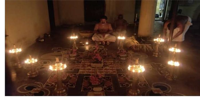 അഷ്ടമംഗല്യ ദേവപ്രശ്ന പരിഹാര ക്രിയകളുടെ മൂന്നാം ഘട്ടമായ സർപ്പ സങ്കേതങ്ങളിലെ ദുരിത പരിഹാര ക്രിയകൾക്ക് സമാപനമായി അഷ്ടമംഗല്യ ദേവപ്രശ്ന പരിഹാര ക്രിയകളുടെ മൂന്നാം ഘട്ടമായ സർപ്പ സങ്കേതങ്ങളിലെ ദുരിത പരിഹാര ക്രിയകൾക്ക് സമാപനമായി