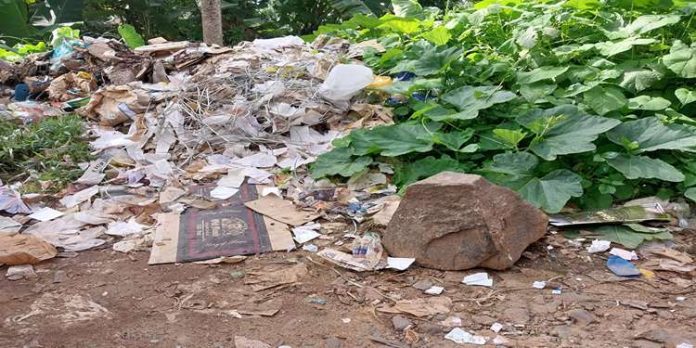 മല്ലപ്പള്ളി മാലിന്യം കൊണ്ട് നിറയുന്നു ; വേണ്ട നടപടികള് പഞ്ചായത്ത് സ്വീകരിക്കണം എന്ന ആവശ്യവുമായി വ്യാപാരികളും നാട്ടുകാരും മല്ലപ്പള്ളി മാലിന്യം കൊണ്ട് നിറയുന്നു ; വേണ്ട നടപടികള് പഞ്ചായത്ത് സ്വീകരിക്കണം എന്ന ആവശ്യവുമായി വ്യാപാരികളും നാട്ടുകാരും