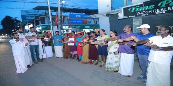 ലഹരിക്കെതിരാവാം…ജീവിതങ്ങളെ രക്ഷിക്കാം ; സിപിഐ ലഹരി വിരുദ്ധ ദീപ ശൃംഖല ലഹരിക്കെതിരാവാം…ജീവിതങ്ങളെ രക്ഷിക്കാം ; സിപിഐ ലഹരി വിരുദ്ധ ദീപ ശൃംഖല