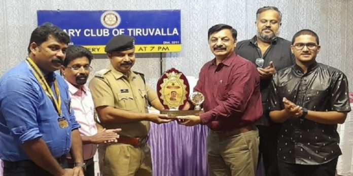 പ്രഗല്ഭ നേത്രചികിത്സകന് ഡോ. ബി.ജി. ഗോകുലനെ തിരുവല്ല റോട്ടറി ക്ലബ് ആദരിച്ചു പ്രഗല്ഭ നേത്രചികിത്സകന് ഡോ. ബി.ജി. ഗോകുലനെ തിരുവല്ല റോട്ടറി ക്ലബ് ആദരിച്ചു