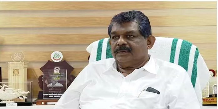 ഇരുചക്രവാഹനത്തില് മൂന്നാംയാത്രക്കാരായി കുട്ടികളെ അനുവദിക്കും ; പിഴയില്ലെന്ന് ഗതാഗതമന്ത്രി ഇരുചക്രവാഹനത്തില് മൂന്നാംയാത്രക്കാരായി കുട്ടികളെ അനുവദിക്കും ; പിഴയില്ലെന്ന് ഗതാഗതമന്ത്രി