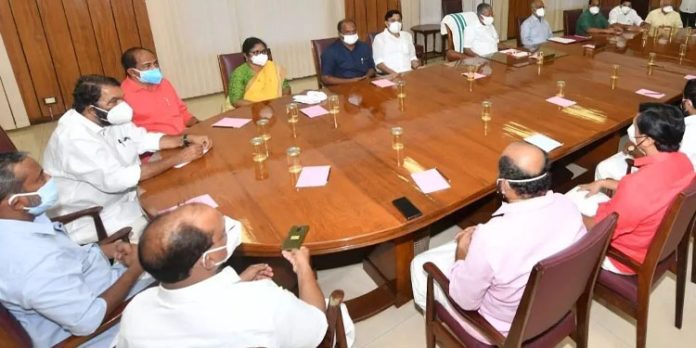 സ്പോട്സ് ക്വാട്ട നിയമനം : ഭിന്നശേഷി താരങ്ങള്ക്കായി മാറ്റിയ തസ്തികകളില് പരുക്കേറ്റവരെയും പരിഗണിക്കാൻ തീരുമാനം സ്പോട്സ് ക്വാട്ട നിയമനം : ഭിന്നശേഷി താരങ്ങള്ക്കായി മാറ്റിയ തസ്തികകളില് പരുക്കേറ്റവരെയും പരിഗണിക്കാൻ തീരുമാനം