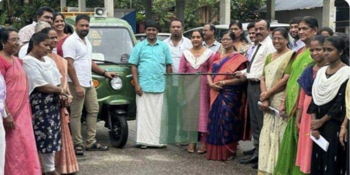 ഹരിത കര്മ്മസേനയ്ക്ക് ഇലക്ട്രിക് ഓട്ടോറിക്ഷ കൈമാറി ഹരിത കര്മ്മസേനയ്ക്ക് ഇലക്ട്രിക് ഓട്ടോറിക്ഷ കൈമാറി