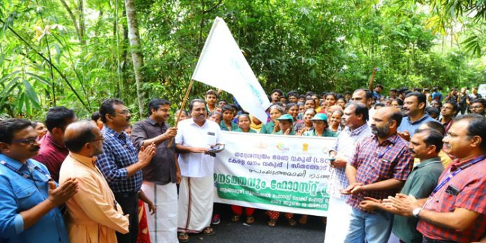 വീടുപോലെ തന്നെ പരിസ്ഥിതിയും സംരക്ഷിക്കേണ്ടത് അനിവാര്യം : അഡ്വ. കെ.യു. ജനീഷ് കുമാര് എംഎല്എ വീടുപോലെ തന്നെ പരിസ്ഥിതിയും സംരക്ഷിക്കേണ്ടത് അനിവാര്യം : അഡ്വ. കെ.യു. ജനീഷ് കുമാര് എംഎല്എ