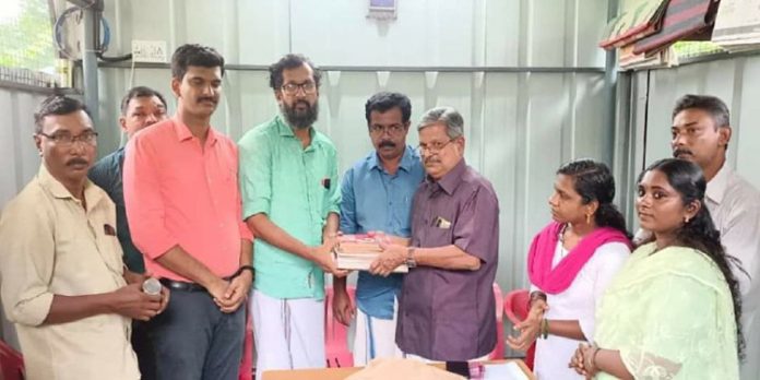 കളത്തട്ട് ലൈബ്രറി ആന്റ് റീഡിംഗ് റൂമിലേക്ക് എകെപിസിടിഎ മാര്ത്തോമാ കോളേജ് യൂണിറ്റ് പുസ്തകങ്ങള് നല്കി കളത്തട്ട് ലൈബ്രറി ആന്റ് റീഡിംഗ് റൂമിലേക്ക് എകെപിസിടിഎ മാര്ത്തോമാ കോളേജ് യൂണിറ്റ് പുസ്തകങ്ങള് നല്കി