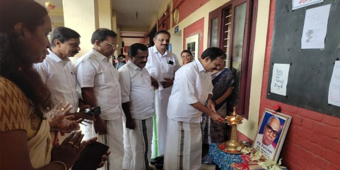 ശ്രീനാരായണ പബ്ലിക്ക് സ്കൂളില് പി എന് പണിക്കര് അനുസ്മരണവും വായന ദിനാചരണവും നടത്തി ശ്രീനാരായണ പബ്ലിക്ക് സ്കൂളില് പി എന് പണിക്കര് അനുസ്മരണവും വായന ദിനാചരണവും നടത്തി