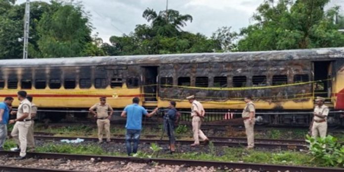 കണ്ണൂര് ട്രെയിന് തീവെപ്പ് കേസ് : കേരളാ പോലീസ് സംഘം കൊല്ക്കത്തയില് കണ്ണൂര് ട്രെയിന് തീവെപ്പ് കേസ് : കേരളാ പോലീസ് സംഘം കൊല്ക്കത്തയില്