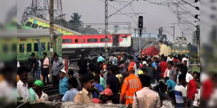 ബാലസോര് ദുരന്തത്തില് മരണം 288 ആയി, ആയിരത്തിലേറെ പേര്ക്ക് പരിക്ക് ; റെയില്വേ ബാലസോര് ദുരന്തത്തില് മരണം 288 ആയി, ആയിരത്തിലേറെ പേര്ക്ക് പരിക്ക് ; റെയില്വേ