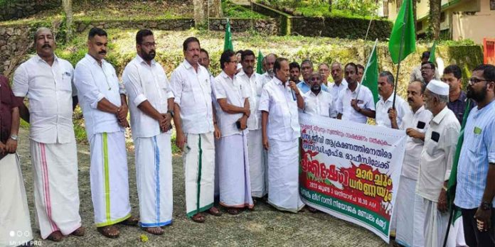 വന്യജീവി ആക്രമണത്തില് കൊല്ലപ്പെട്ടവര്ക്ക് നഷ്ടപരിഹാരം നല്കണമെന്ന് മുസ്ലിം ലീഗ് വന്യജീവി ആക്രമണത്തില് കൊല്ലപ്പെട്ടവര്ക്ക് നഷ്ടപരിഹാരം നല്കണമെന്ന് മുസ്ലിം ലീഗ്