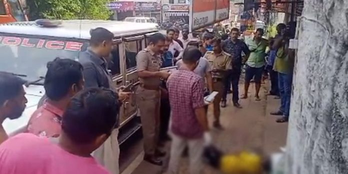കൊട്ടാരക്കരയിൽ അന്യസംസ്ഥാന തൊഴിലാളി റോഡരികിൽ മരിച്ച നിലയിൽ കൊട്ടാരക്കരയിൽ അന്യസംസ്ഥാന തൊഴിലാളി റോഡരികിൽ മരിച്ച നിലയിൽ