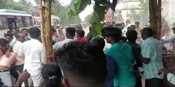 പായസത്തിന് രുചി പോരെന്ന് വരന്റെ ബന്ധുക്കള് ; വിവാഹനിശ്ചയ ചടങ്ങില് കൂട്ടത്തല്ല് പായസത്തിന് രുചി പോരെന്ന് വരന്റെ ബന്ധുക്കള് ; വിവാഹനിശ്ചയ ചടങ്ങില് കൂട്ടത്തല്ല്