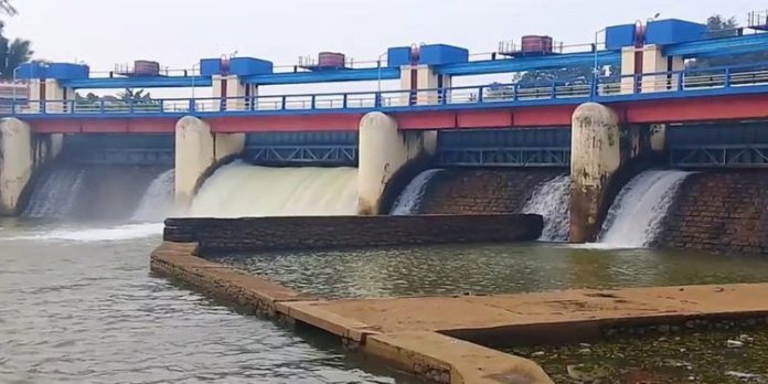 അരുവിക്കര ഡാമിലെ ഷട്ടറുകള് കൂടുതല് ഉയര്ത്തും ; ജാഗ്രത പാലിക്കണം അരുവിക്കര ഡാമിലെ ഷട്ടറുകള് കൂടുതല് ഉയര്ത്തും ; ജാഗ്രത പാലിക്കണം