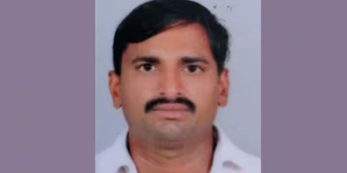 മക്കളുടെ മുന്നിൽ വച്ച് അമ്മയെ കഴുത്തുഞെരിച്ച് കൊലപ്പെടുത്തിയ പ്രതിക്ക് ജീവപര്യന്തം തടവും പിഴയും മക്കളുടെ മുന്നിൽ വച്ച് അമ്മയെ കഴുത്തുഞെരിച്ച് കൊലപ്പെടുത്തിയ പ്രതിക്ക് ജീവപര്യന്തം തടവും പിഴയും