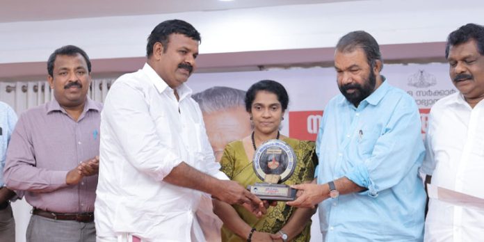 സംസ്ഥാന അധ്യാപക പുരസ്കാരം സമ്മാനിച്ചു സംസ്ഥാന അധ്യാപക പുരസ്കാരം സമ്മാനിച്ചു