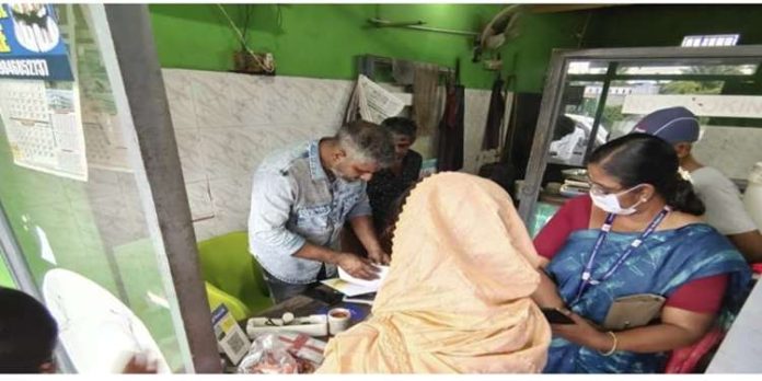 ആലപ്പുഴ ജില്ല സപ്ലൈ ഓഫീസറുടെ നേതൃത്വത്തിൽ ജില്ലയിലെ വിവിധ ചിക്കൻ സ്റ്റാളുകളിൽ പരിശോധന നടത്തി ആലപ്പുഴ ജില്ല സപ്ലൈ ഓഫീസറുടെ നേതൃത്വത്തിൽ ജില്ലയിലെ വിവിധ ചിക്കൻ സ്റ്റാളുകളിൽ പരിശോധന നടത്തി