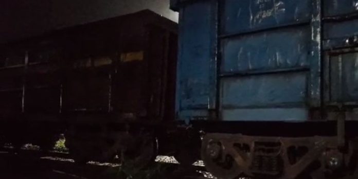 പാലക്കാട് നിന്ന് എറണാകുളത്തേക്ക് പോവുകയായിരുന്ന ഗുഡ്സ് വാഗണിന്റെ ലോക്ക് വേർപ്പെട്ടു പാലക്കാട് നിന്ന് എറണാകുളത്തേക്ക് പോവുകയായിരുന്ന ഗുഡ്സ് വാഗണിന്റെ ലോക്ക് വേർപ്പെട്ടു