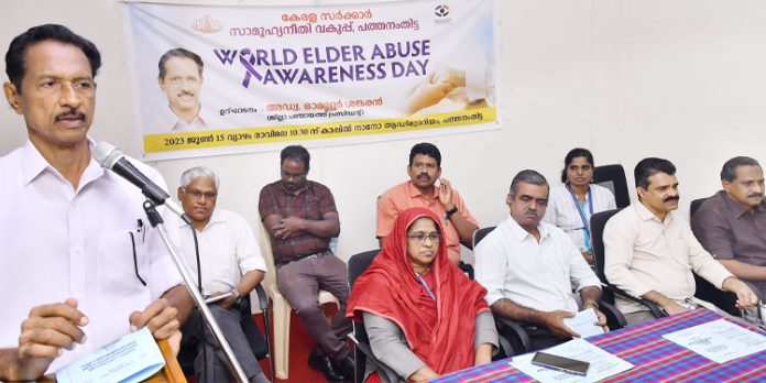 മുതിര്ന്ന പൗരന്മാരെ ബഹുമാനിക്കുന്ന സംസ്കാരം വളര്ത്തിയെടുക്കണം : ജില്ലാ പഞ്ചായത്ത് പ്രസിഡന്റ് മുതിര്ന്ന പൗരന്മാരെ ബഹുമാനിക്കുന്ന സംസ്കാരം വളര്ത്തിയെടുക്കണം : ജില്ലാ പഞ്ചായത്ത് പ്രസിഡന്റ്