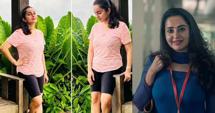 സിംഗിള് ലൈഫ് ആകുമ്പോള് പറയാട്ടോ , ഇപ്പോള് അല്ല ; ആരാധകന് മറുപടിയുമായി ഭാമ സിംഗിള് ലൈഫ് ആകുമ്പോള് പറയാട്ടോ , ഇപ്പോള് അല്ല ; ആരാധകന് മറുപടിയുമായി ഭാമ