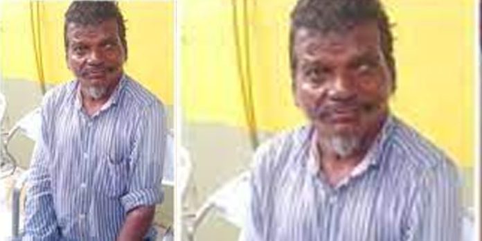 ശബരി എക്സ്പ്രസിന്റെ ശൗചാലയം പൂട്ടി യാത്രക്കാരൻ അകത്തിരുന്നു ; ഒടുവിൽ പൂട്ട് പൊളിച്ച് പുറത്തിറക്കി ശബരി എക്സ്പ്രസിന്റെ ശൗചാലയം പൂട്ടി യാത്രക്കാരൻ അകത്തിരുന്നു ; ഒടുവിൽ പൂട്ട് പൊളിച്ച് പുറത്തിറക്കി