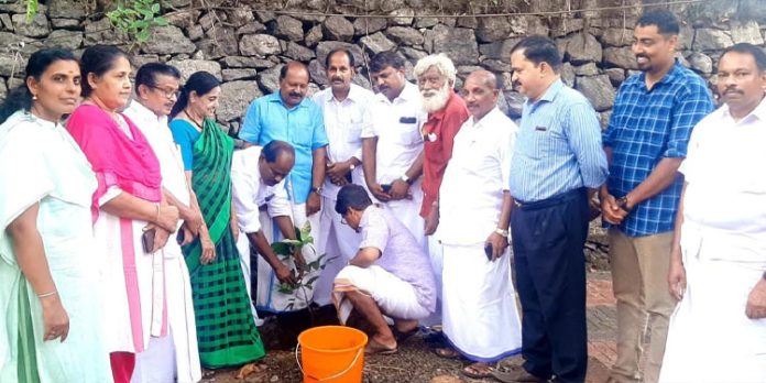 ജീവന്റെ നിലനില്പ്പിന് പരിസ്ഥിതി സംരക്ഷണം അനിവാര്യം : പ്രൊഫ. സതീഷ് കൊച്ചുപറമ്പില് ജീവന്റെ നിലനില്പ്പിന് പരിസ്ഥിതി സംരക്ഷണം അനിവാര്യം : പ്രൊഫ. സതീഷ് കൊച്ചുപറമ്പില്