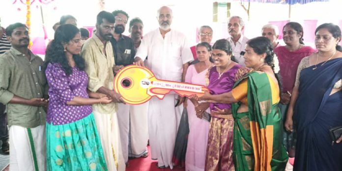 ലൈഫ് മിഷന് വീടിന്റെ താക്കോല് കൈമാറി ലൈഫ് മിഷന് വീടിന്റെ താക്കോല് കൈമാറി