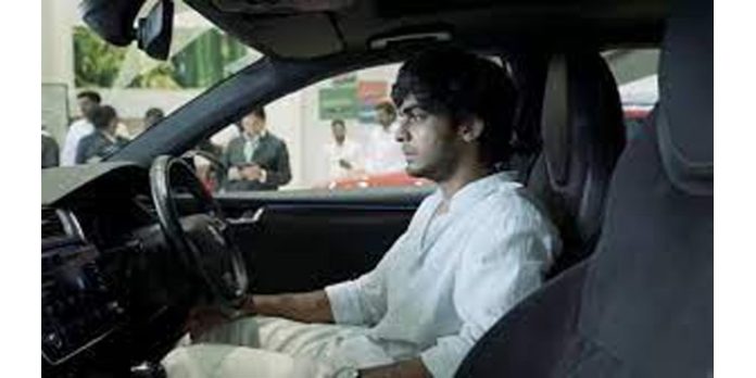 നസ്ലിന് സ്വന്തമാക്കിയത് 44 ലക്ഷത്തിന്റെ പ്രീമിയം കാർ നസ്ലിന് സ്വന്തമാക്കിയത് 44 ലക്ഷത്തിന്റെ പ്രീമിയം കാർ