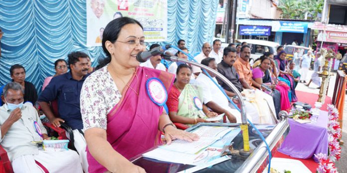 ജനകീയാരോഗ്യകേന്ദ്രങ്ങള് സുപ്രധാനമായ ചുവടുവെയ്പ്പ് : മന്ത്രി വീണാ ജോര്ജ് ജനകീയാരോഗ്യകേന്ദ്രങ്ങള് സുപ്രധാനമായ ചുവടുവെയ്പ്പ് : മന്ത്രി വീണാ ജോര്ജ്