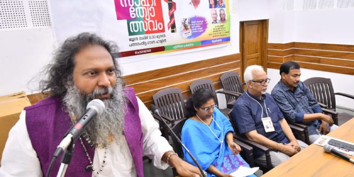 കടമ്മനിട്ട മലയാള കവിതയിൽ മാറ്റത്തിന്റെ തീക്കാറ്റ് വിതച്ച കാവ്യപ്രതിഭ : ജിതേഷ്ജി കടമ്മനിട്ട മലയാള കവിതയിൽ മാറ്റത്തിന്റെ തീക്കാറ്റ് വിതച്ച കാവ്യപ്രതിഭ : ജിതേഷ്ജി