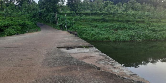 അപകട മുനമ്പായി മുക്കം കോസ്വേ അപകട മുനമ്പായി മുക്കം കോസ്വേ