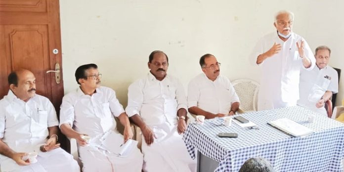 ഇടത് സര്ക്കാരിന്റെ അഴിമതിയും ധൂര്ത്തും ജനം പൊറുതിമുട്ടി : പ്രൊഫ. പി.ജെ കുര്യന് ഇടത് സര്ക്കാരിന്റെ അഴിമതിയും ധൂര്ത്തും ജനം പൊറുതിമുട്ടി : പ്രൊഫ. പി.ജെ കുര്യന്