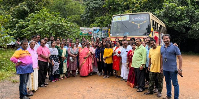 ആനവണ്ടിയിലെ ഉല്ലാസ യാത്രാസംഘം അടവിയിൽ സന്ദർശനം നടത്തി ആനവണ്ടിയിലെ ഉല്ലാസ യാത്രാസംഘം അടവിയിൽ സന്ദർശനം നടത്തി